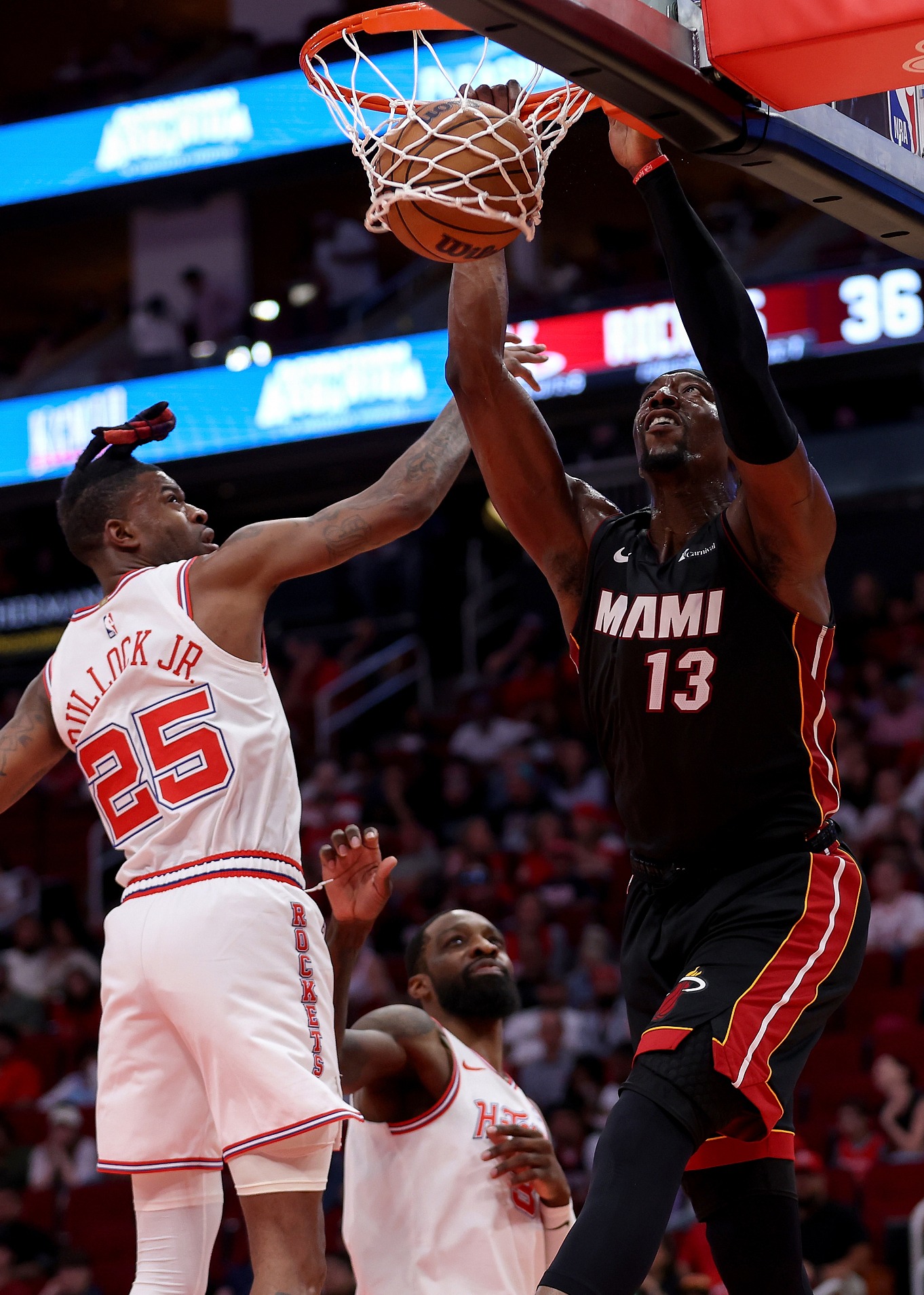 爱游戏体育-赛后迈阿密热火备战NBA常规赛，手感冰凉细节曝光，话题不断，更衣室氛围转暖的简单介绍