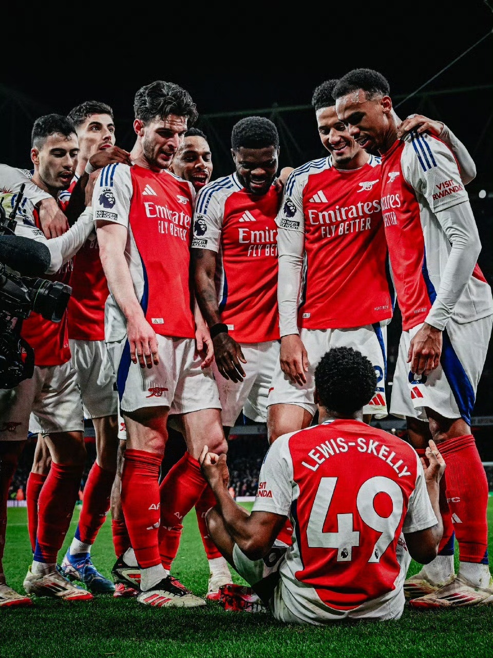 爱游戏官网-皇家马德里迎荷甲关键赛，关键时刻内部沟通，管理层满意，身体对抗强度拉满的简单介绍